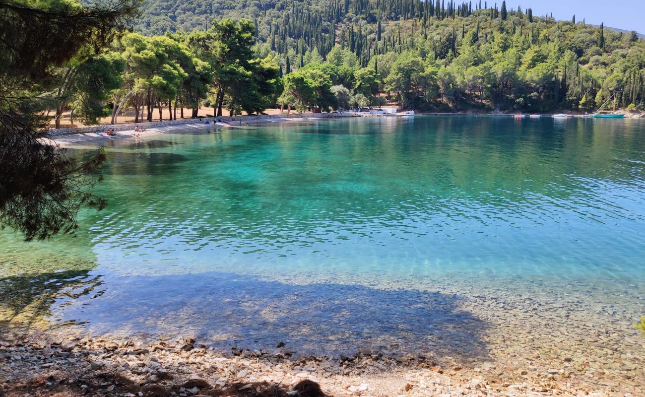 Foto af Skinos beach med brun sten overflade