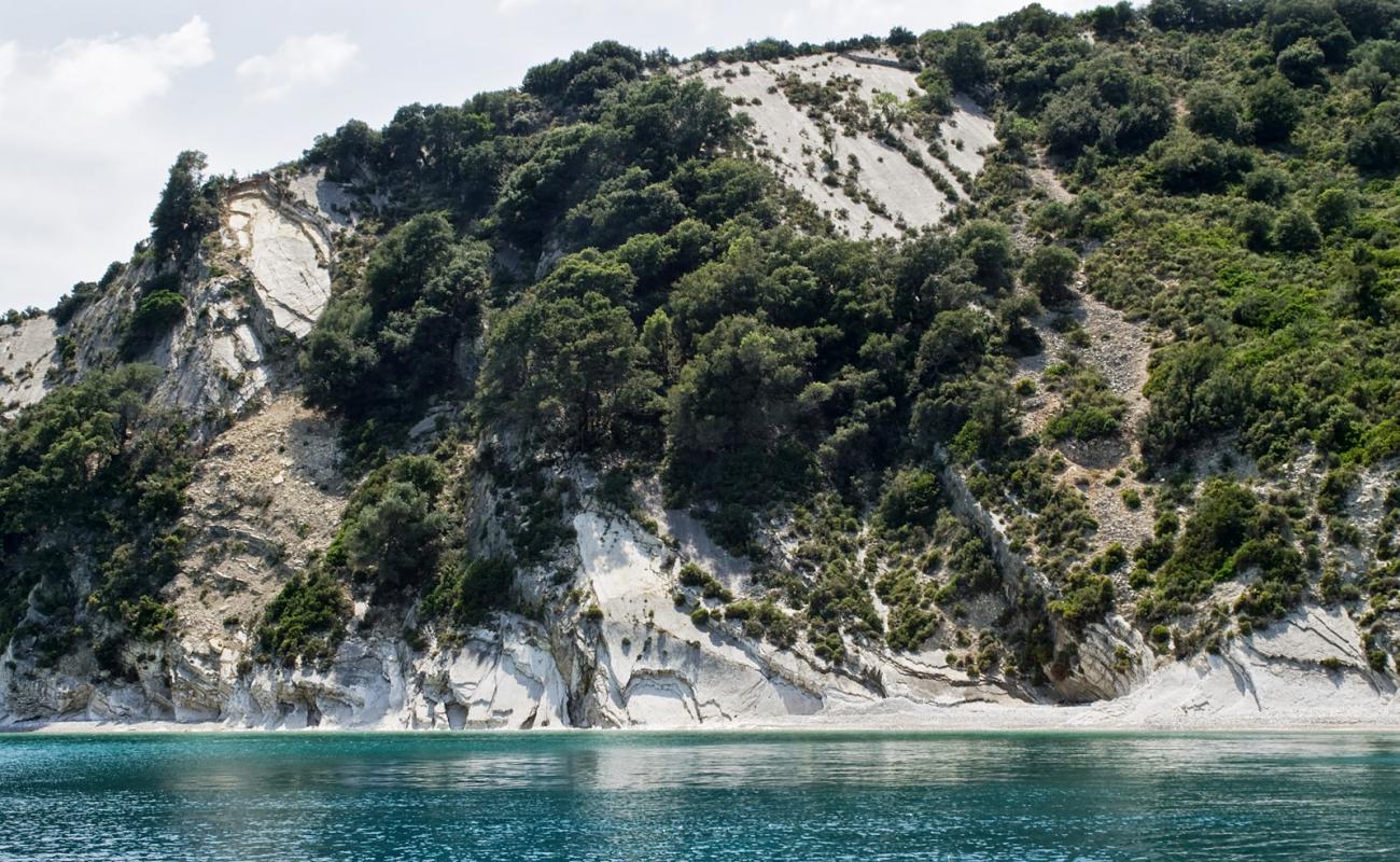 Foto af Ithaca beach med let sten overflade