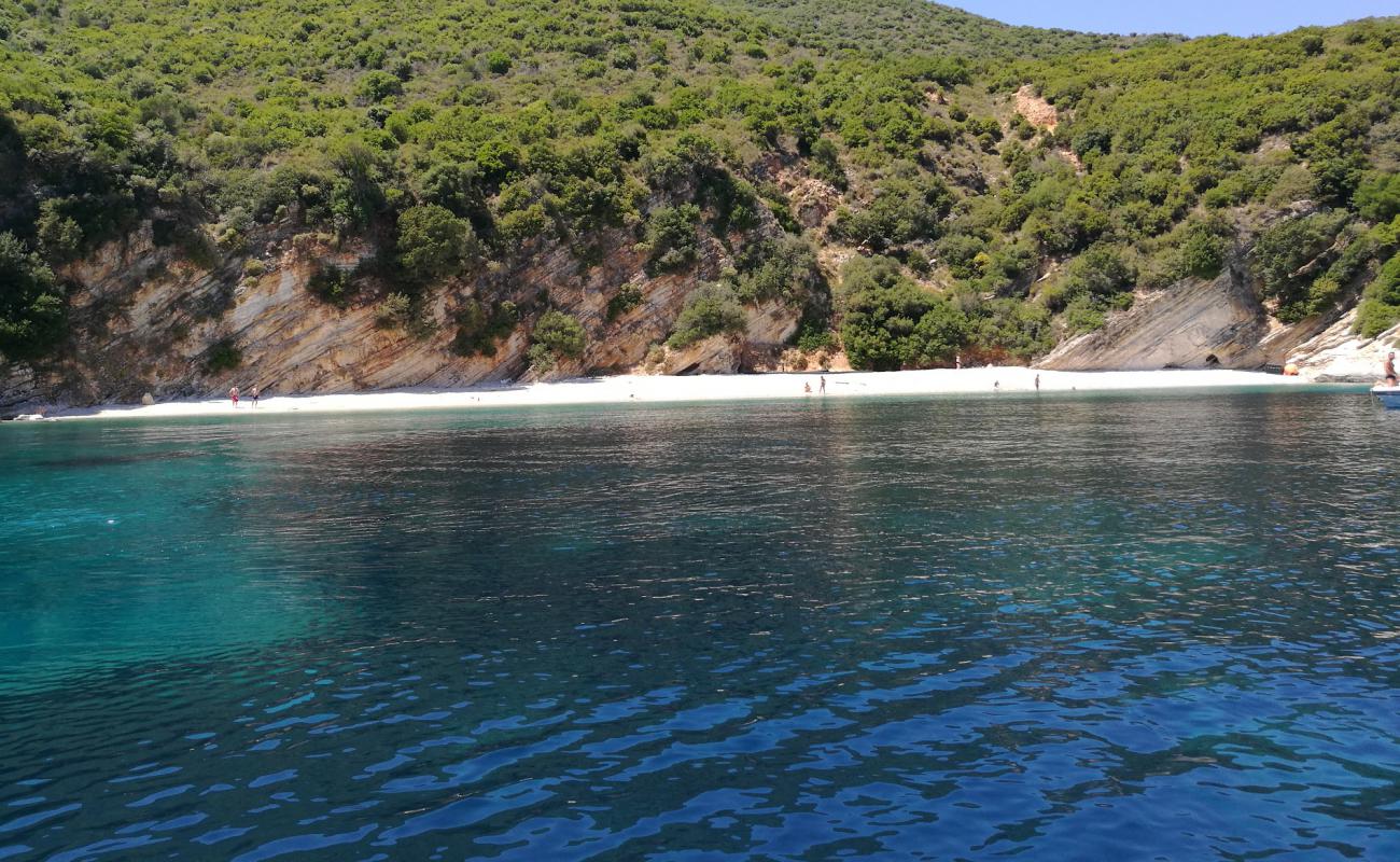 Foto af Talaros beach med let sten overflade