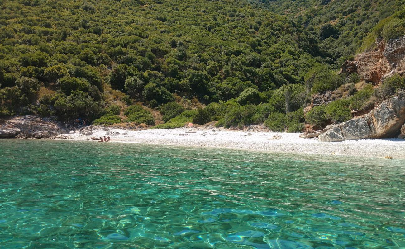 Foto af Pera Pigadi beach med let sten overflade