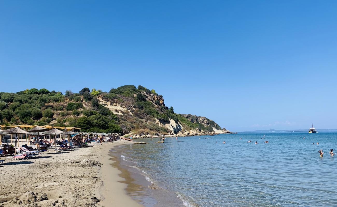 Foto af Mavratzi Beach med lys sand overflade