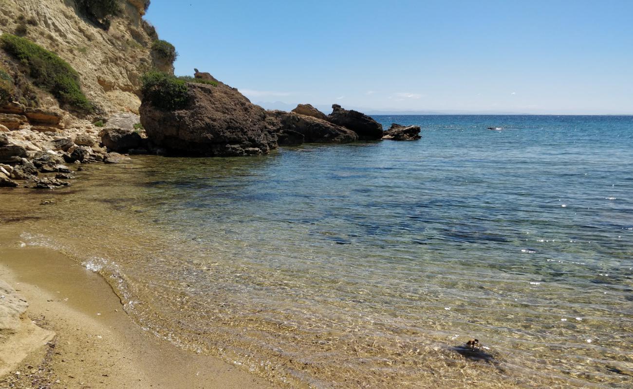 Foto af Gerakas Beach II med sort sand og småsten overflade