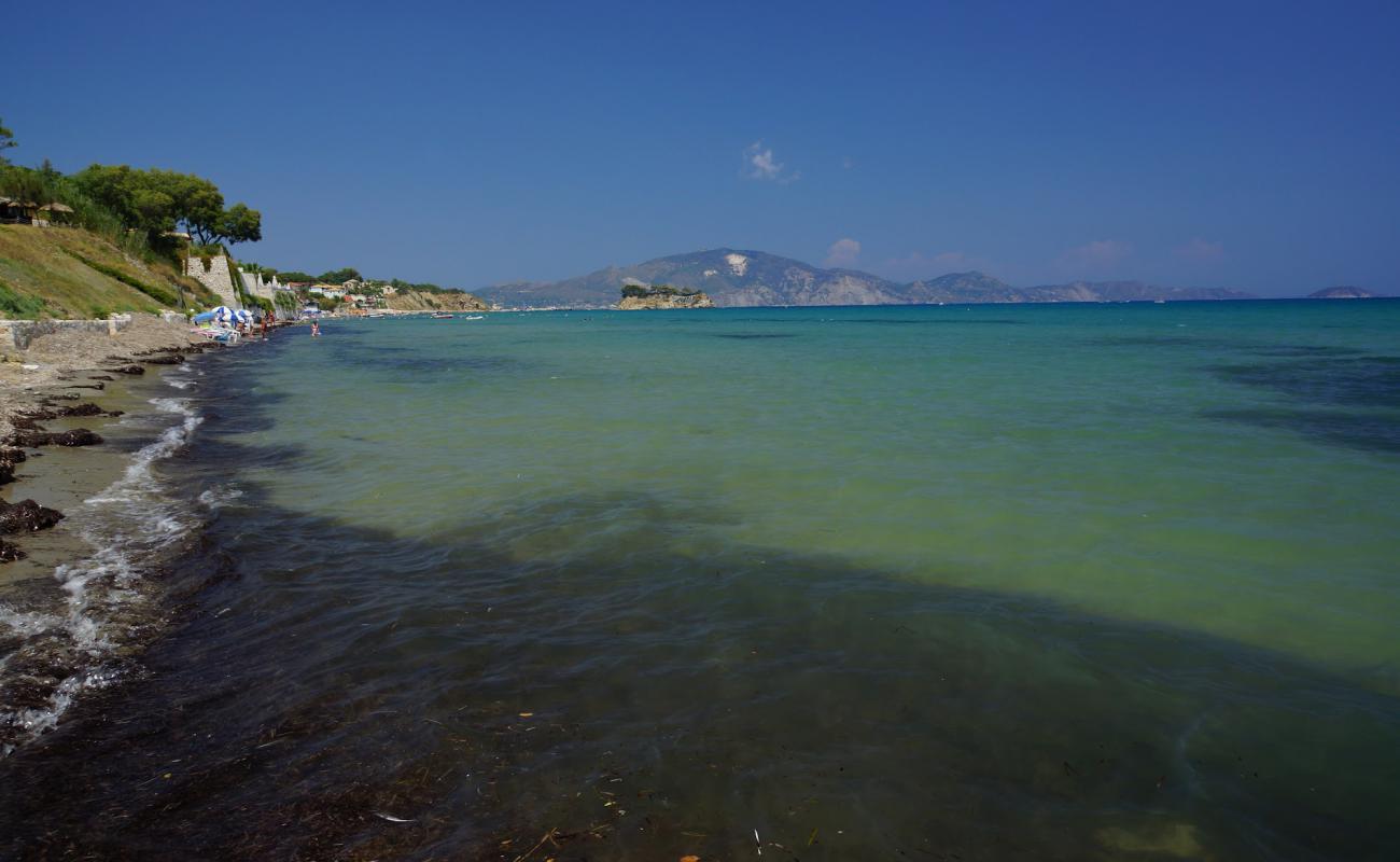 Foto af Agios Sostis beach II med brunt sand overflade