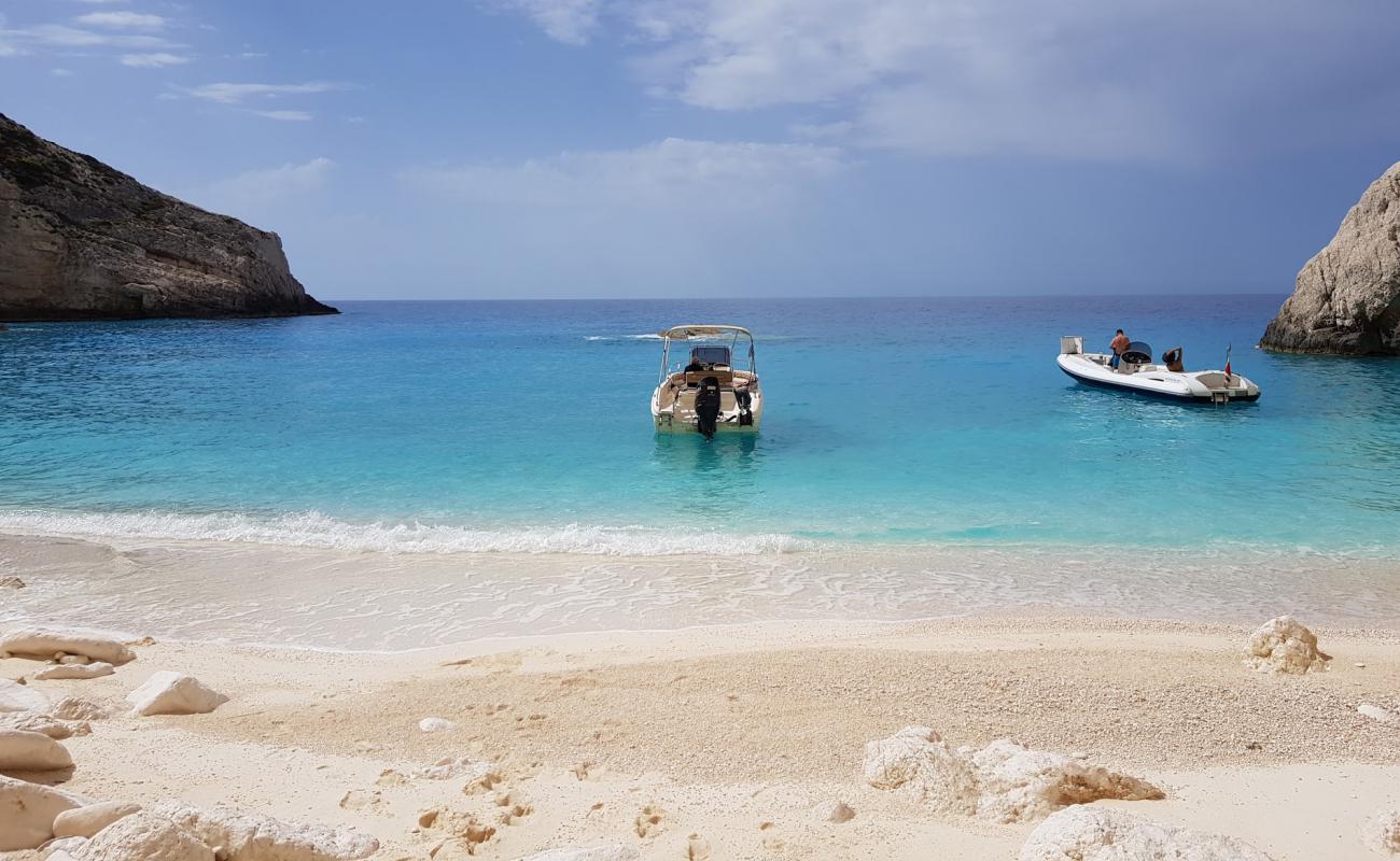 Foto af White Beach med let fin sten overflade