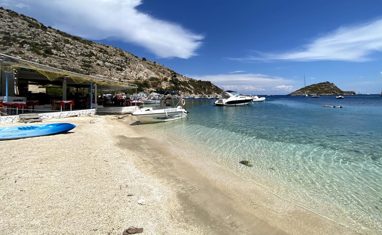 Foto af Paralia Ag. Nikolaos med let sand og småsten overflade