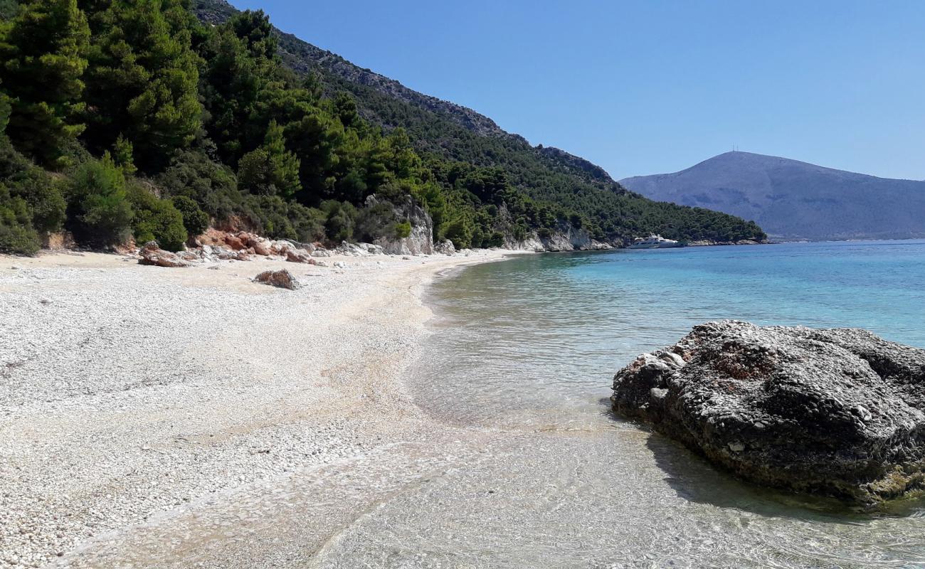 Foto af Mirtia Beach med let sand og småsten overflade