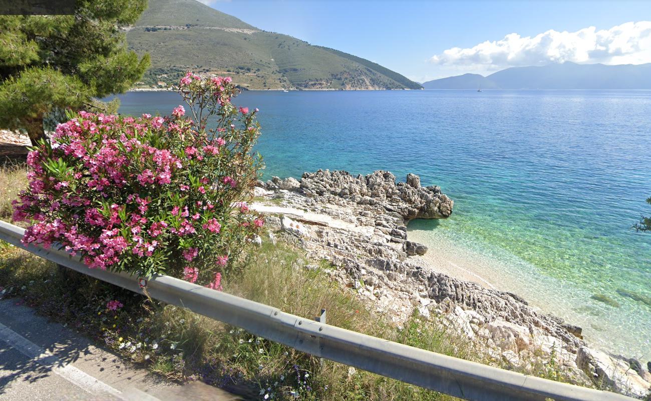 Foto af beach Ellinika II med turkis rent vand overflade