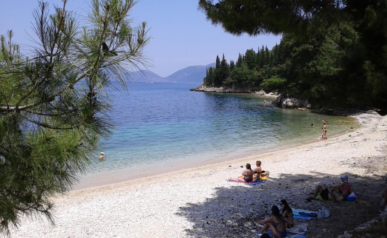 Foto af Loutro beach med let sten overflade