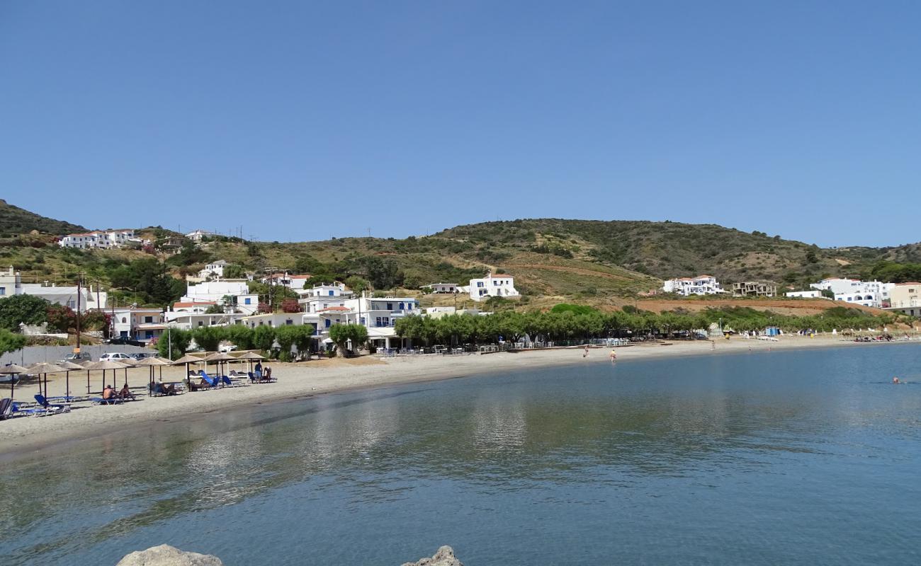 Foto af Agios Pelagia beach med gråt sand og småsten overflade