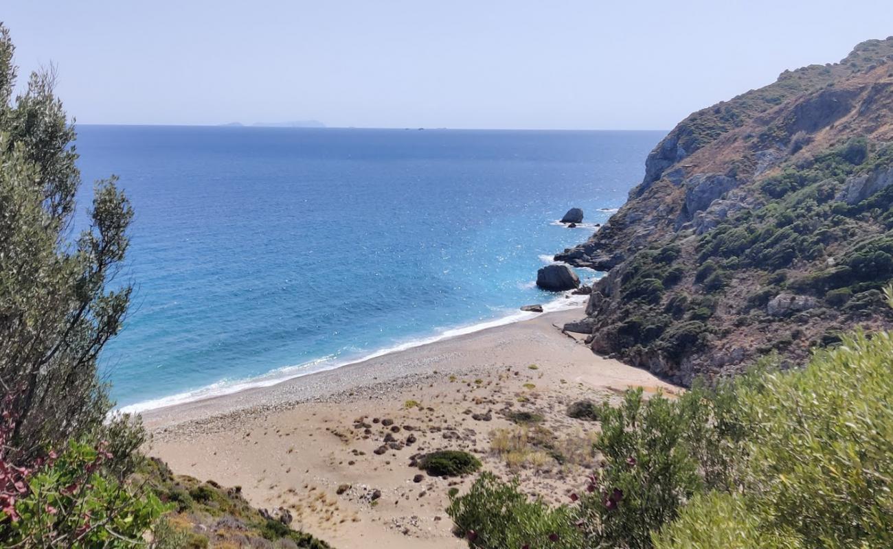 Foto af Paralia Kaladi med sort sand og småsten overflade