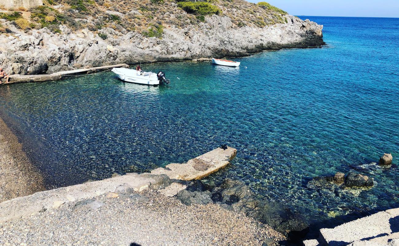 Foto af Paralia Vroulea med grå sten overflade