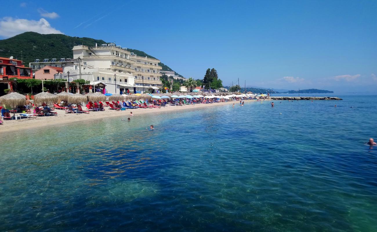 Foto af Benitses beach med grå sten overflade