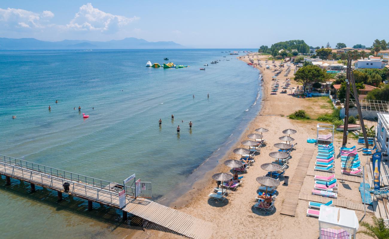 Foto af Kavos beach med fin brunt sand overflade