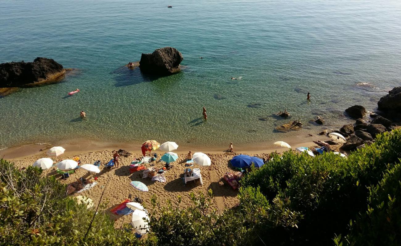 Foto af Myrtiotissa beach med fin brunt sand overflade