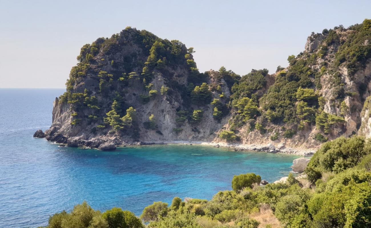 Foto af Antipsos beach med grå sten overflade