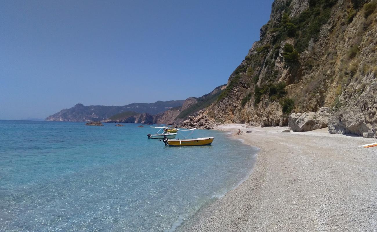 Foto af Antipsos beach med grå sten overflade