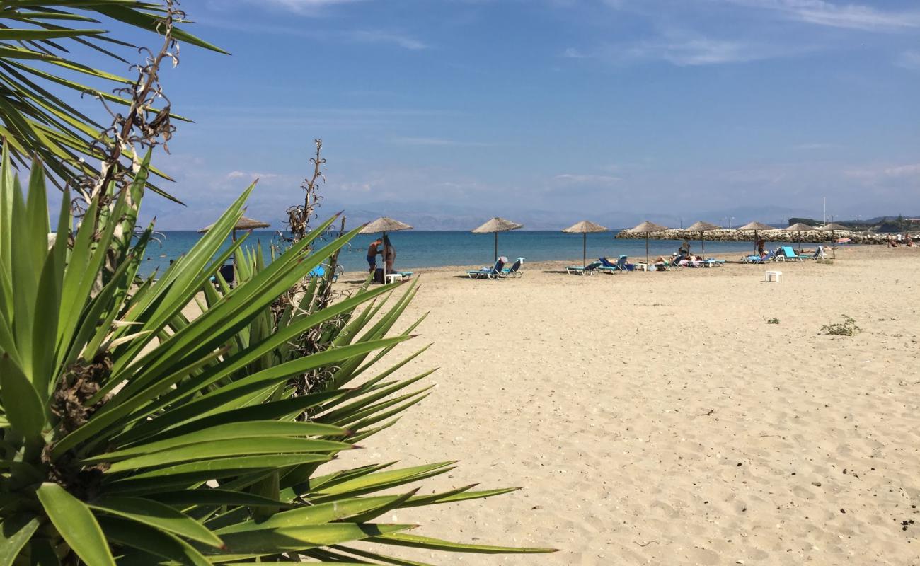 Foto af Astrakeri beach med brunt sand overflade