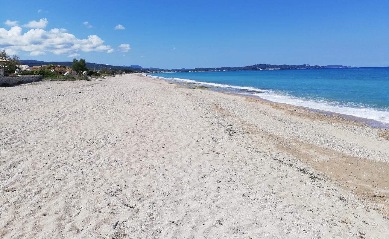 Foto af acharavi beach med lys sand overflade