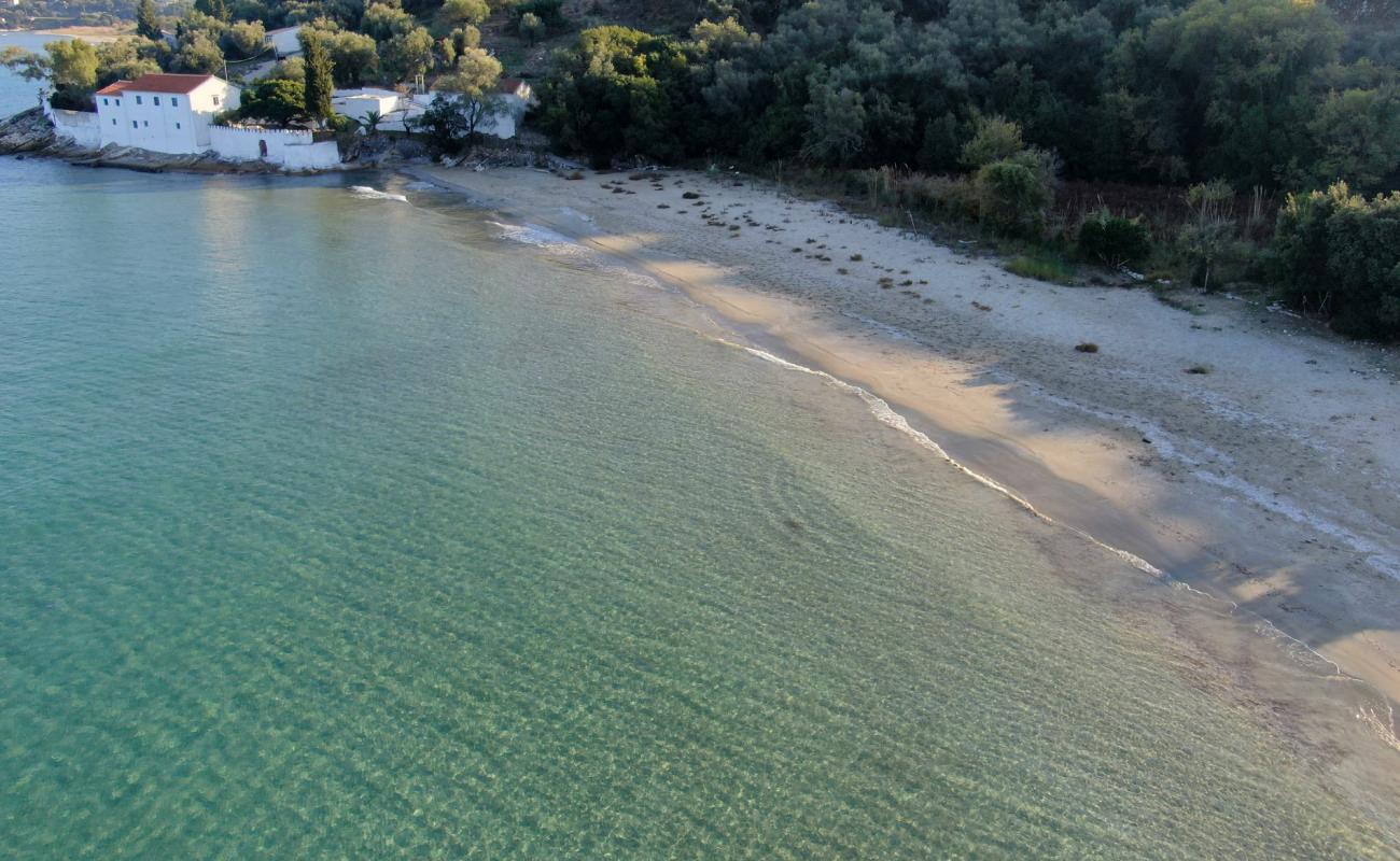 Foto af Thinali beach med lys fint sand overflade