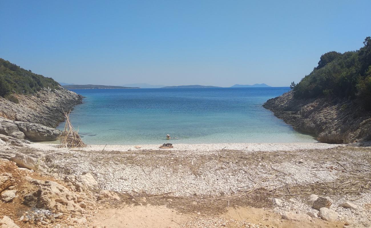 Foto af Apollonii beach III med brun sten overflade