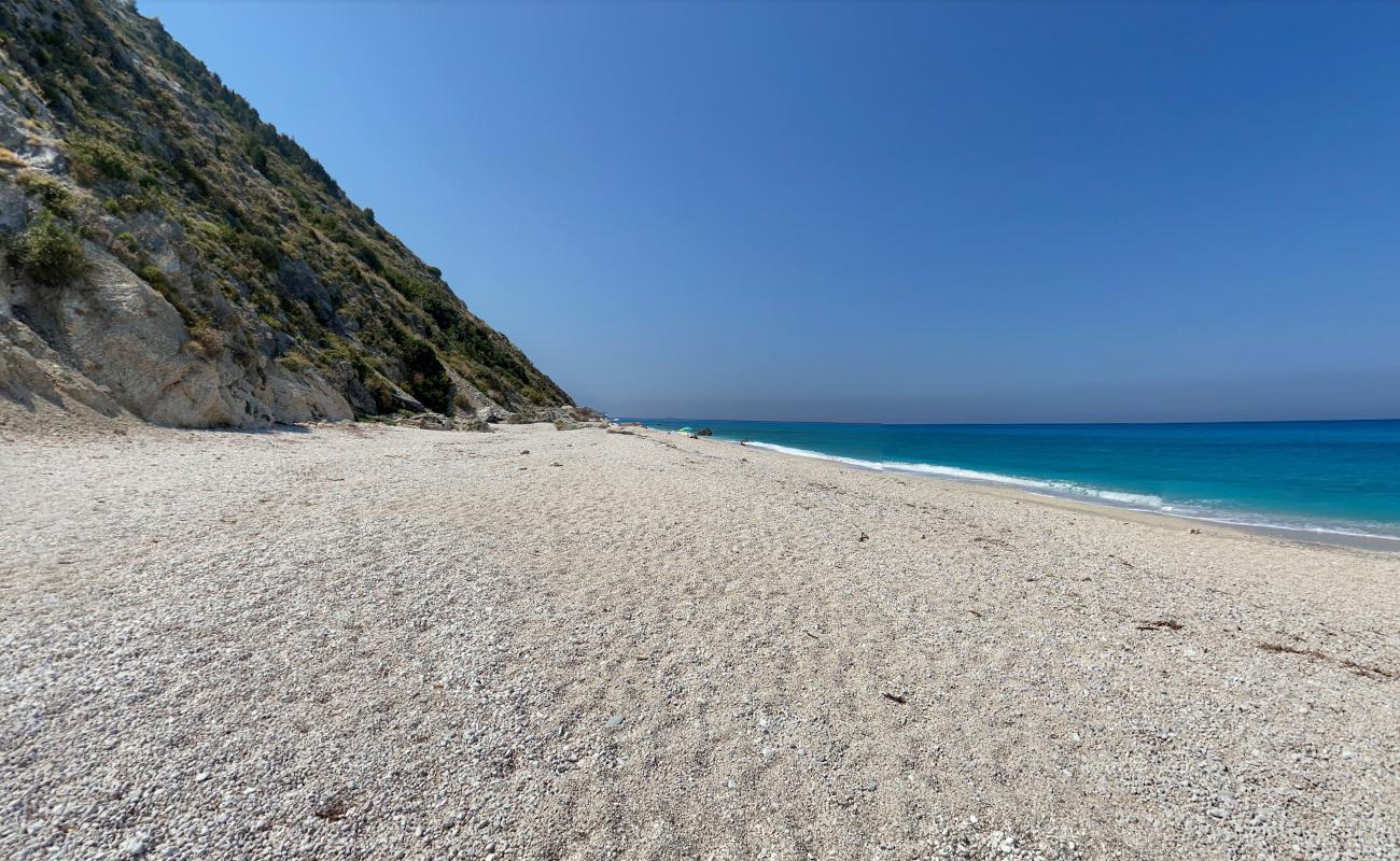 Foto af Komilio beach med turkis rent vand overflade