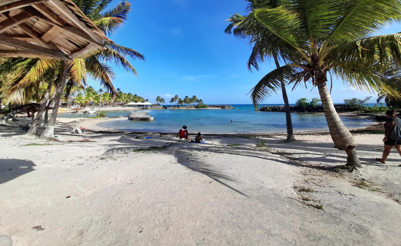 Foto af Plage de Bas du Fort med lys fint sand overflade