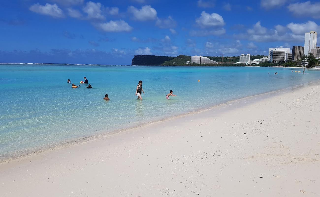 Foto af Matapang Beach Park med hvidt fint sand overflade