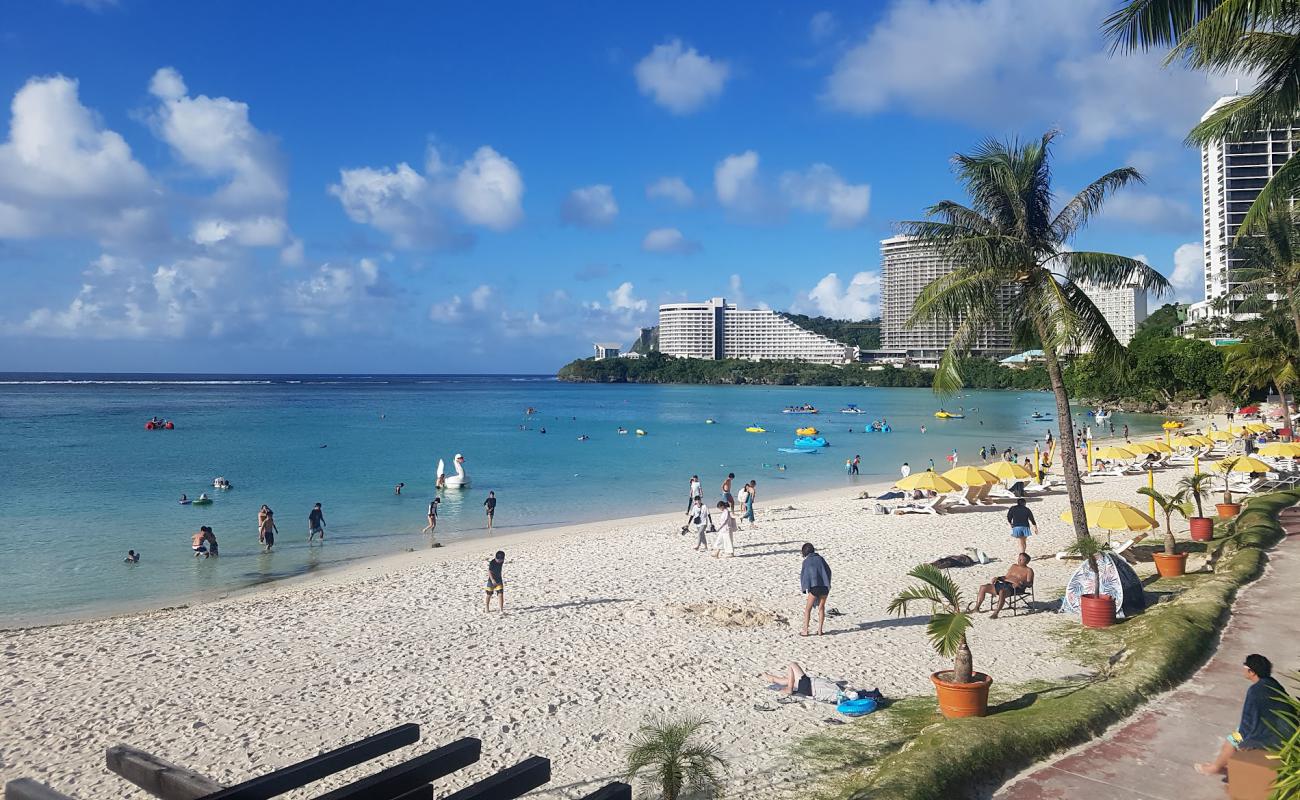 Foto af Tumon Strand med hvidt fint sand overflade