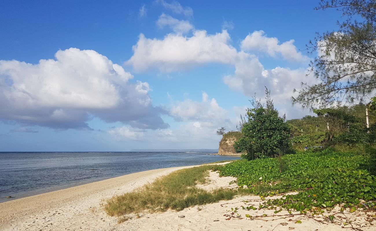 Foto af Asan Beach Park med let sand og småsten overflade