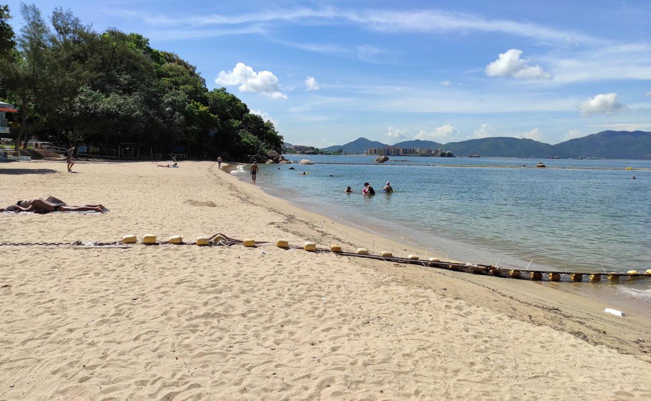 Foto af Kadoorie Beach med lys sand overflade