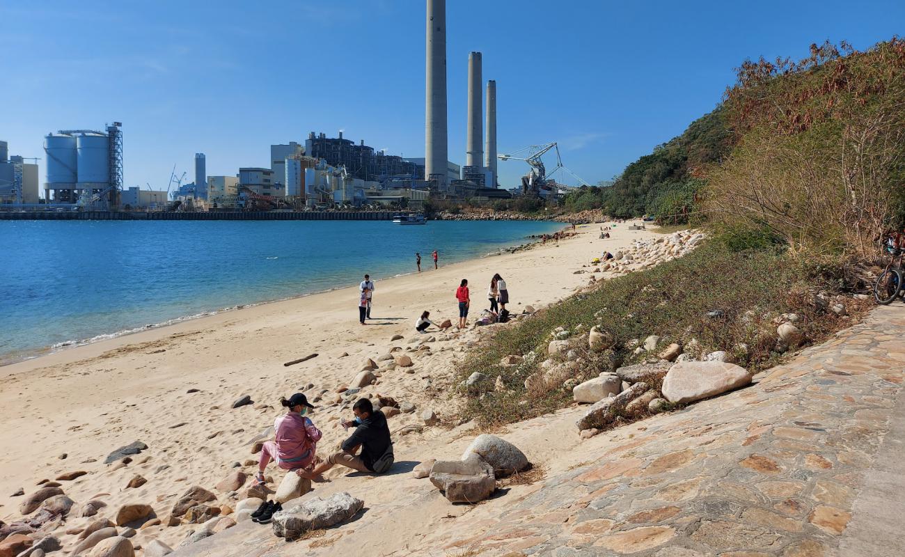 Foto af Lamma Power Station Beach med lys sand overflade