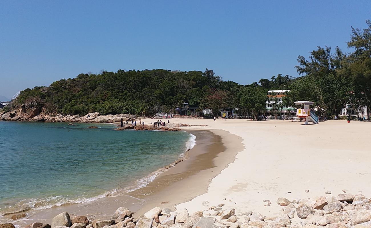 Foto af Hung Shing Yeh Beach med lys sand overflade