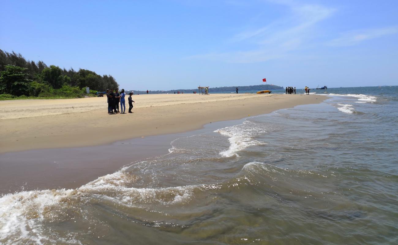 Foto af Miramar Beach med lys sand overflade