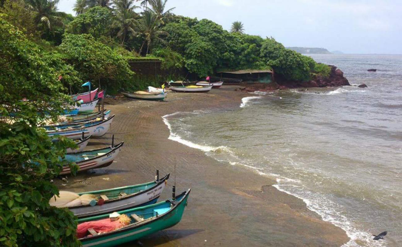 Foto af Marivel Beach med sten overflade