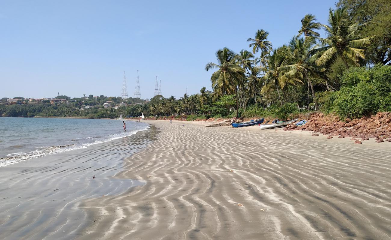 Foto af Bambolim Beach med lys sand overflade