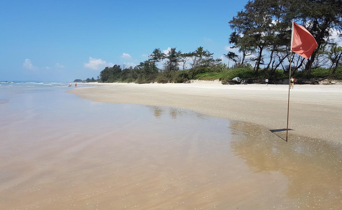 Foto af Varca Beach med lys sand overflade