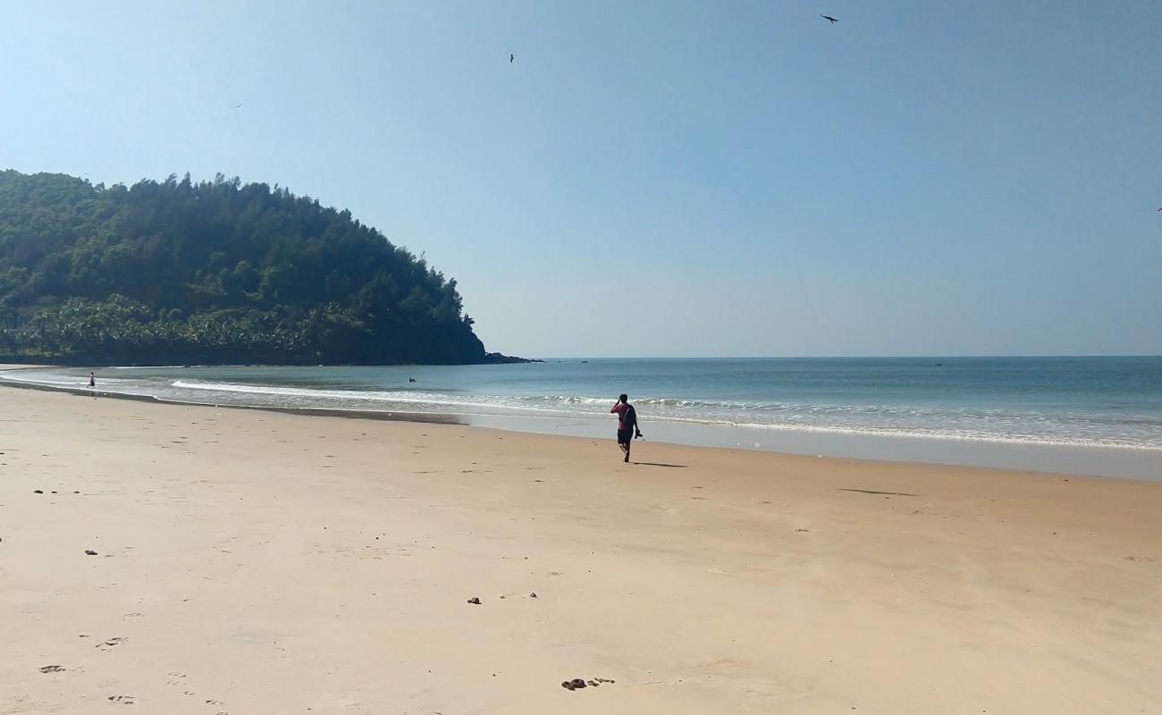 Foto af Dhareshwar beach med lys sand overflade