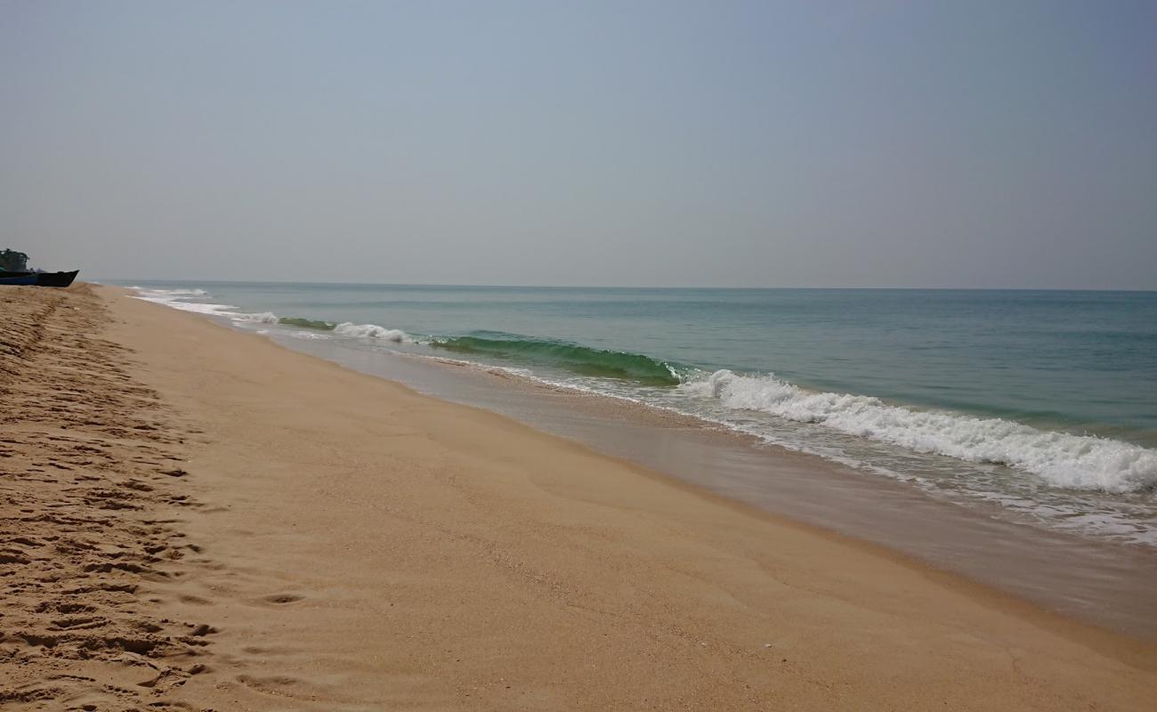 Foto af Yermal Thenka Beach med lys sand overflade