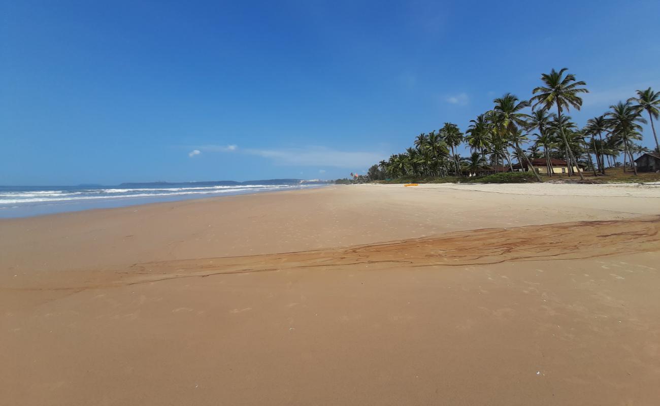 Foto af Arossim Beach med lys fint sand overflade