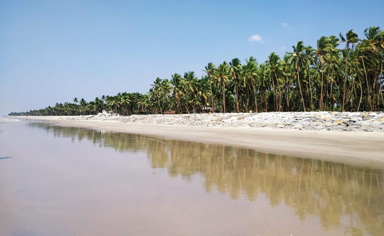 Foto af Hoode Beach med lys sand overflade