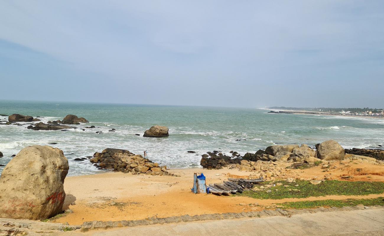 Foto af Kovalam Beach med lys sand overflade