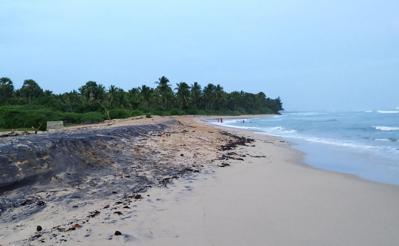 Foto af Vattakottai Fort Beach med lys sand overflade