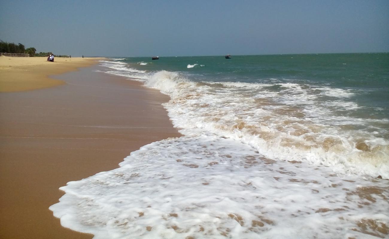 Foto af Kulasekharapatnam Beach med lys sand overflade