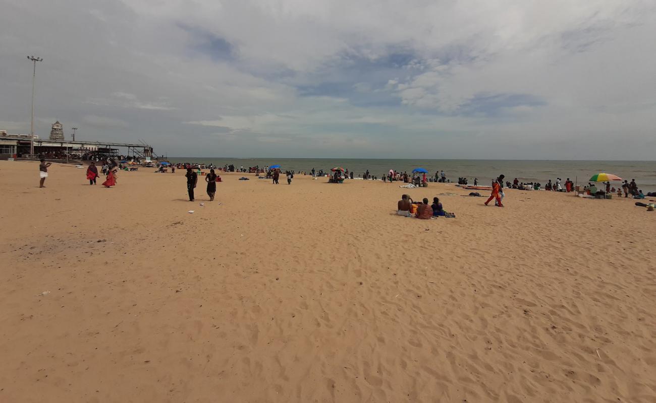 Foto af Tiruchendur Beach med lys sand overflade