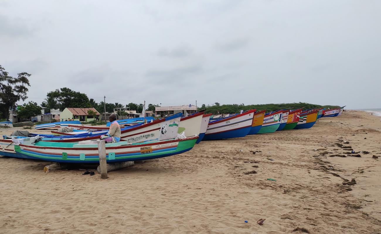 Foto af Kombuthurai Beach med lys sand overflade