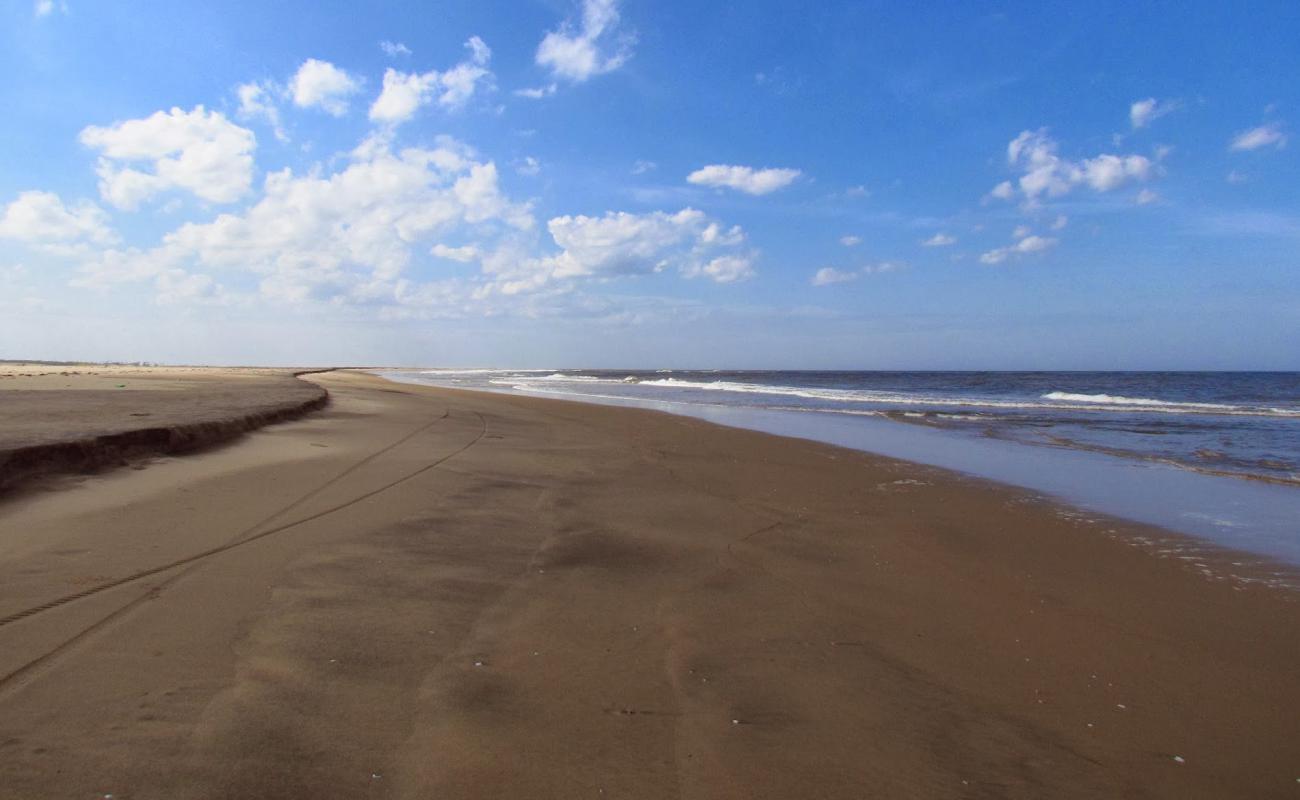 Foto af Pazhaiyar Beach med lys sand overflade