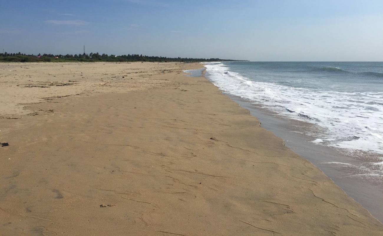 Foto af Singarathoppu Beach med lys sand overflade