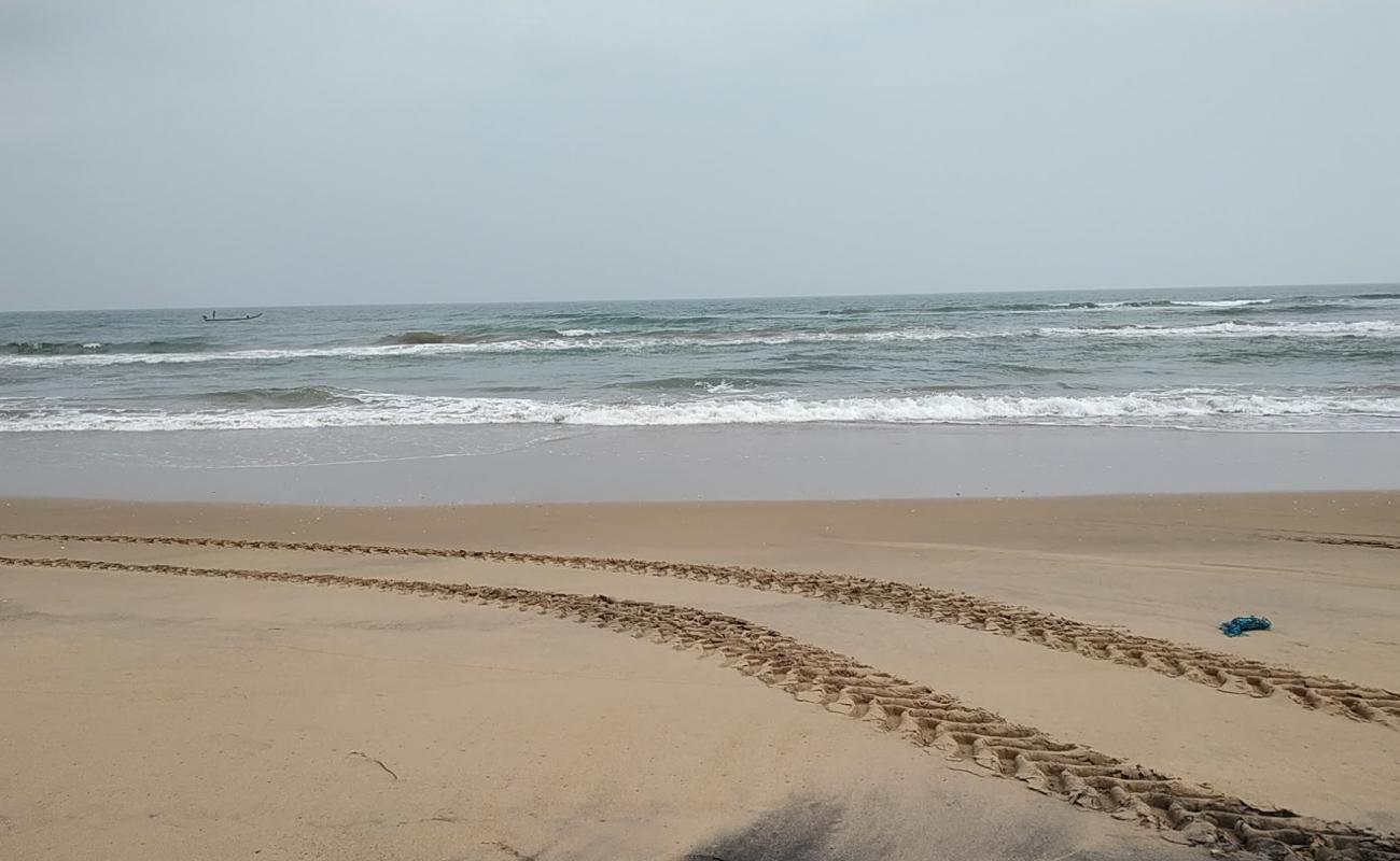 Foto af Govundlapalem Beach med lys sand overflade