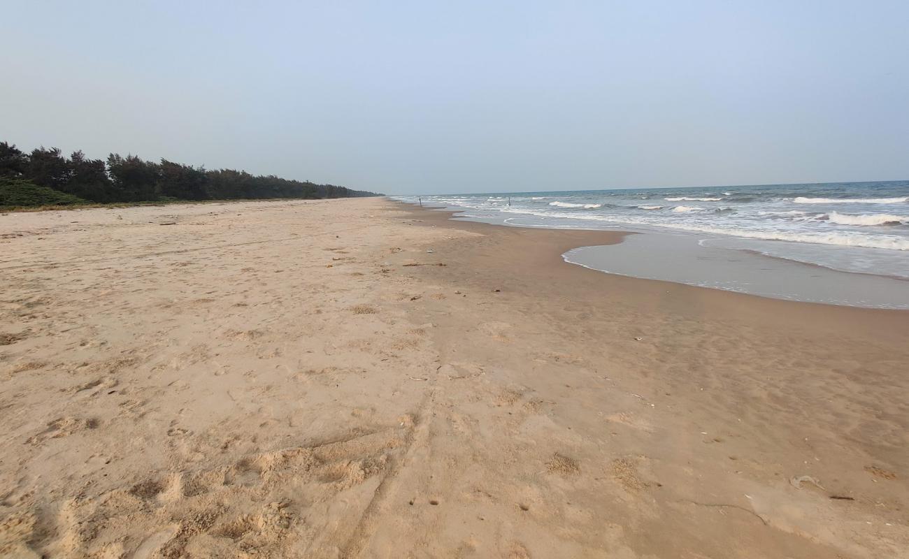 Foto af Chinaganjam Beach med lys sand overflade