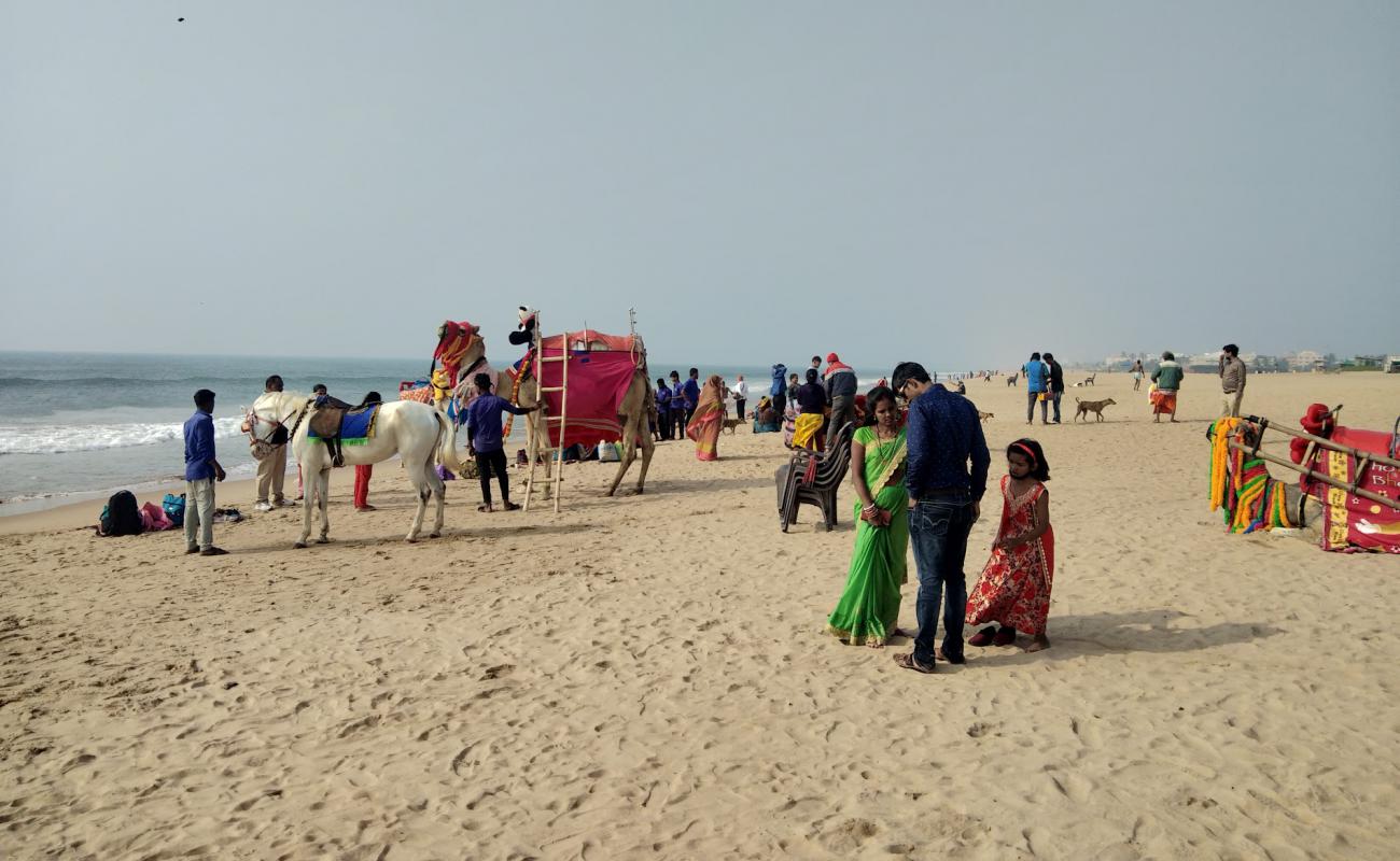 Foto af Puri Beach med lys fint sand overflade